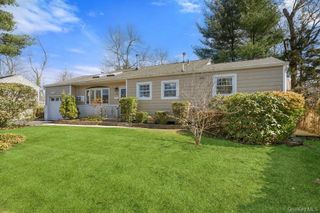 34 Foxwood Drive E, Huntington Station, NY 11746