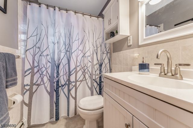 469 W Hill Rd, Lebanon Twp., NJ 08826