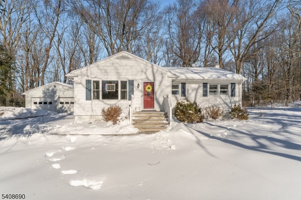 469 W Hill Rd, Lebanon Twp., NJ 08826