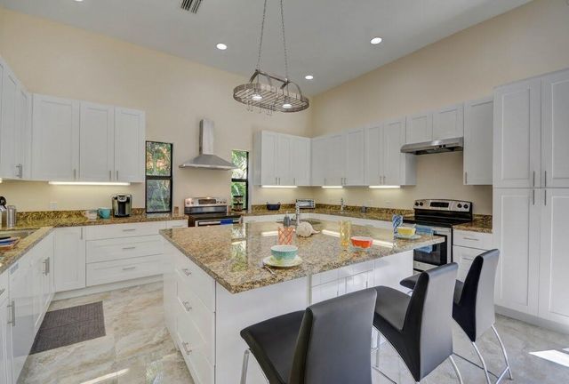 3855 NW 5th Avenue, Boca Raton, FL 33431