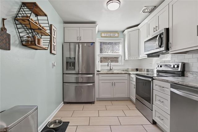 1123 Woodland Terrace DR, Chesapeake, VA 23323