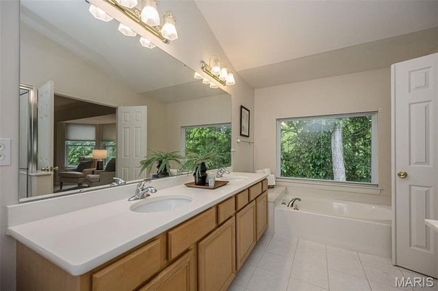 2041 Avalon Ridge Circle, Fenton, MO 63026