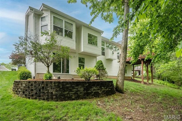 2041 Avalon Ridge Circle, Fenton, MO 63026
