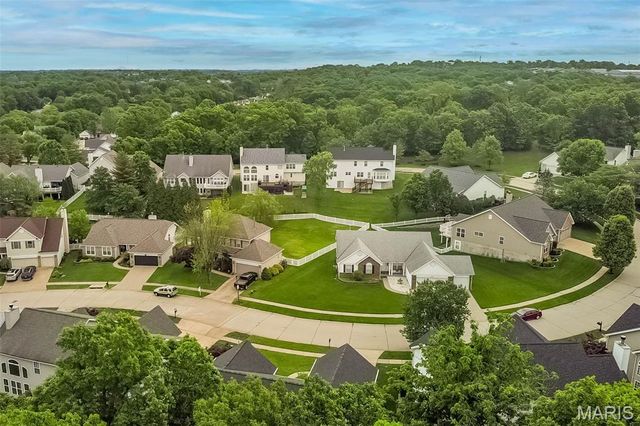 2041 Avalon Ridge Circle, Fenton, MO 63026