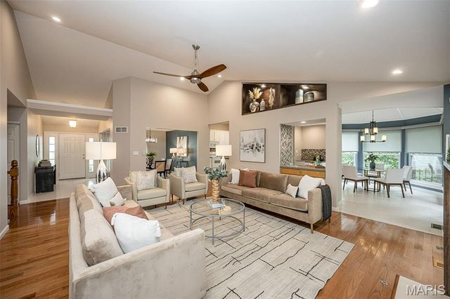 2041 Avalon Ridge Circle, Fenton, MO 63026