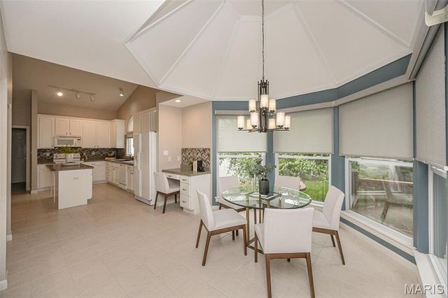 2041 Avalon Ridge Circle, Fenton, MO 63026