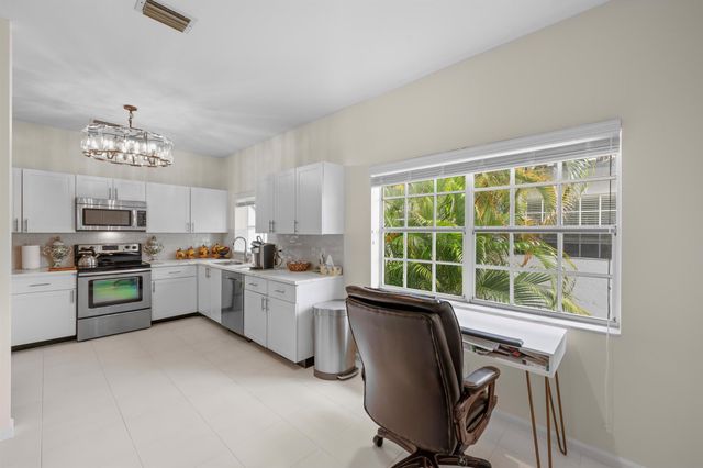 11602 Briarwood Circle 4, Boynton Beach, FL 33437