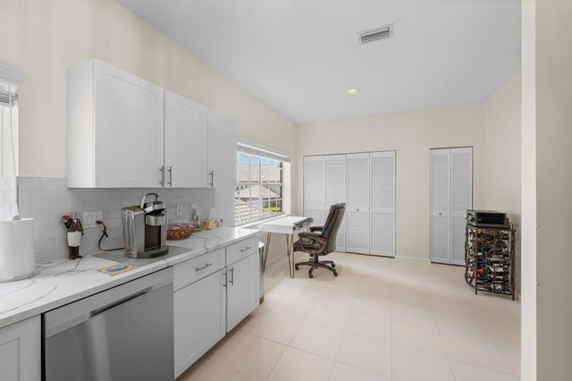 11602 Briarwood Circle 4, Boynton Beach, FL 33437