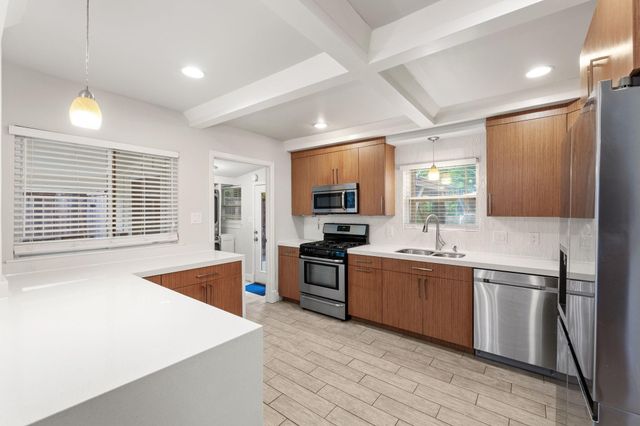 2309 Newfield LN, Austin, TX 78703