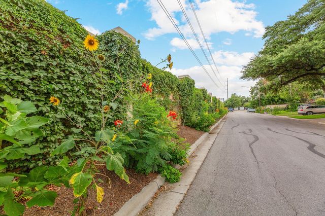 2309 Newfield LN, Austin, TX 78703