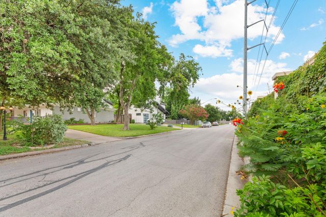 2309 Newfield LN, Austin, TX 78703