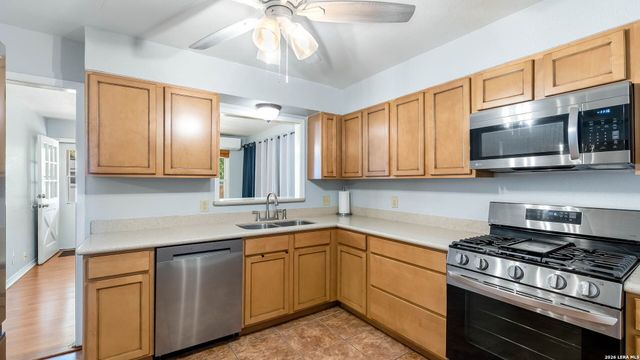 359 PILGRIM DR, San Antonio, TX 78213