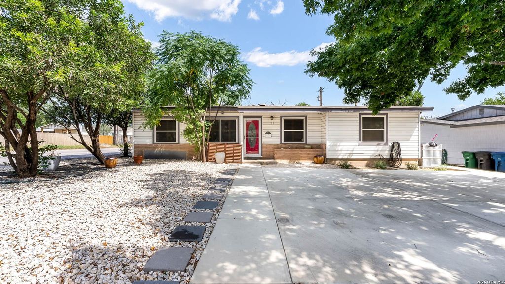 359 PILGRIM DR, San Antonio, TX 78213