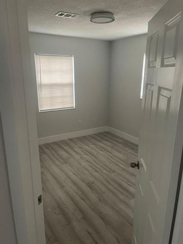 421 Kirk Road, Palm Springs, FL 33461