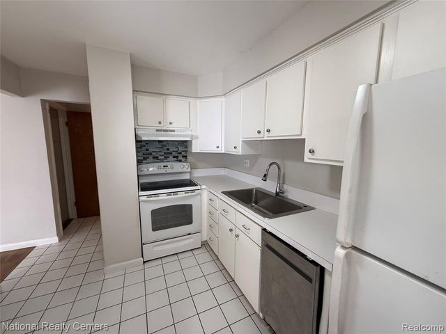 41803 Langley Drive, Sterling Heights, MI 48313