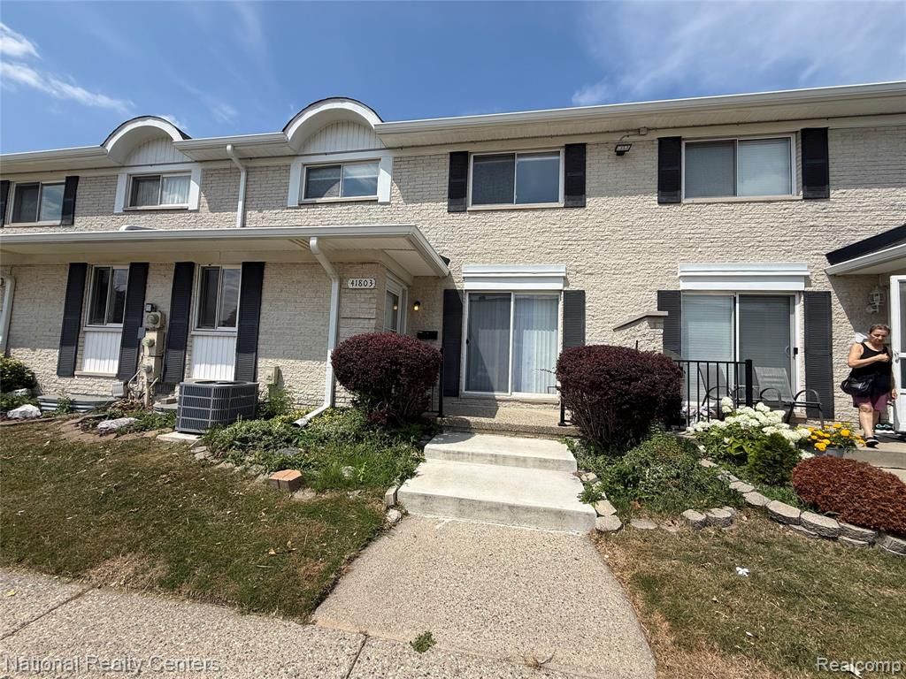 41803 Langley Drive, Sterling Heights, MI 48313