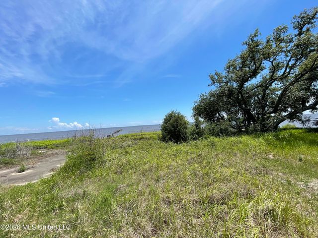 6113 Belle Fontaine Drive, Ocean Springs, MS 39564