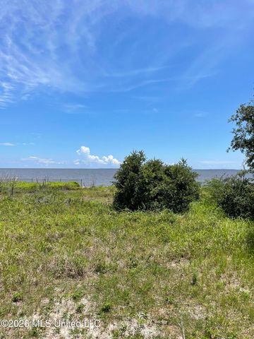 6113 Belle Fontaine Drive, Ocean Springs, MS 39564