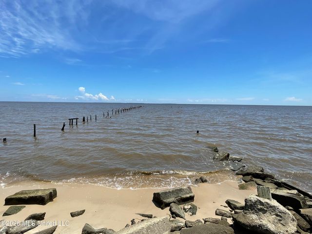 6113 Belle Fontaine Drive, Ocean Springs, MS 39564