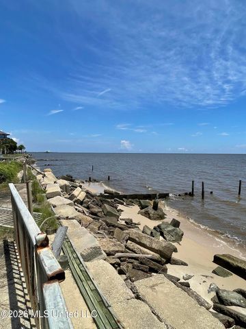 6113 Belle Fontaine Drive, Ocean Springs, MS 39564