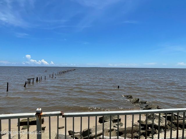 6113 Belle Fontaine Drive, Ocean Springs, MS 39564