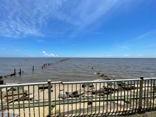 6113 Belle Fontaine Drive, Ocean Springs, MS 39564