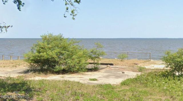 6113 Belle Fontaine Drive, Ocean Springs, MS 39564