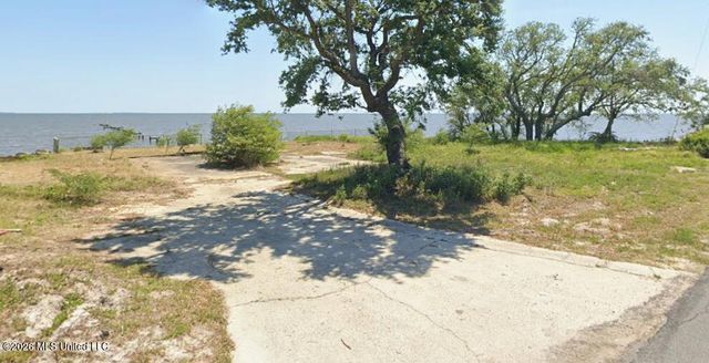 6113 Belle Fontaine Drive, Ocean Springs, MS 39564