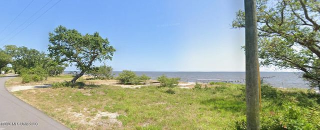 6113 Belle Fontaine Drive, Ocean Springs, MS 39564