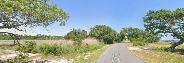 6113 Belle Fontaine Drive, Ocean Springs, MS 39564