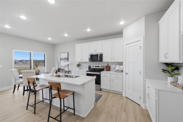 1458 S 91st Street, West Des Moines, IA 50266