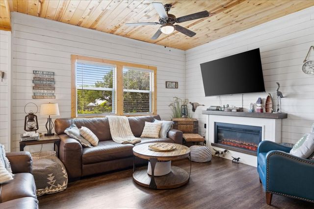 241 Rs County Road 1534, Point, TX 75472