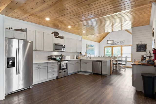 241 Rs County Road 1534, Point, TX 75472