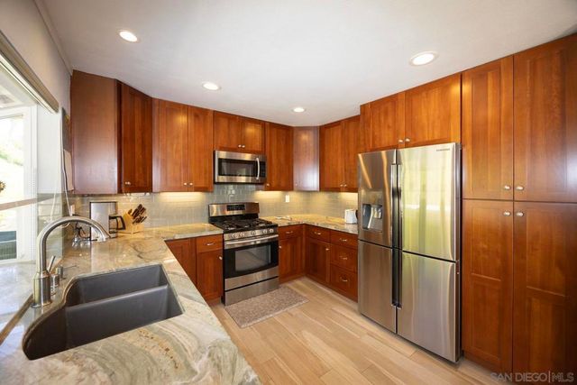 17959 Avenida Alozdra, San Diego, CA 92128