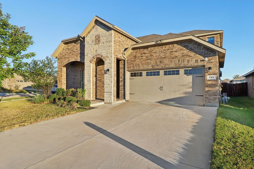 705 Crabapple Drive, Glenn Heights, TX 75154