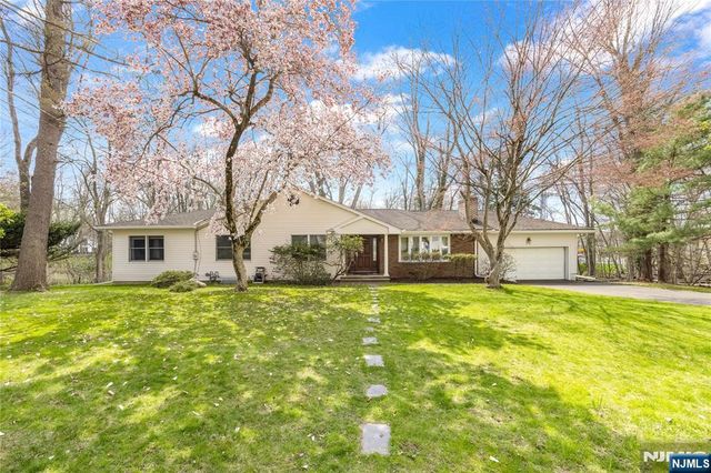 11 Sunset Road, Demarest, NJ 07627