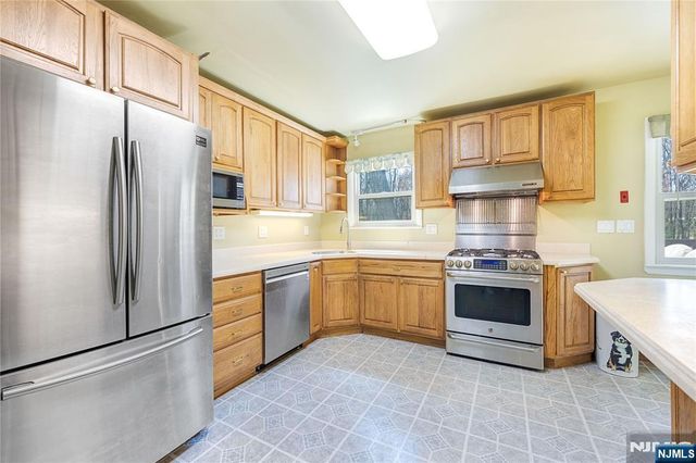 11 Sunset Road, Demarest, NJ 07627