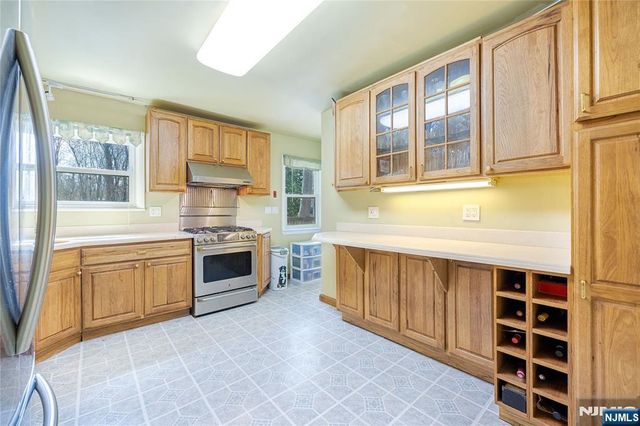 11 Sunset Road, Demarest, NJ 07627