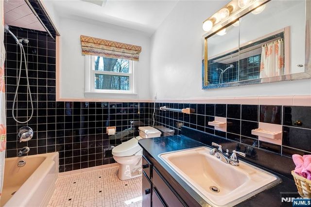 11 Sunset Road, Demarest, NJ 07627