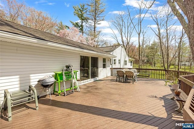 11 Sunset Road, Demarest, NJ 07627