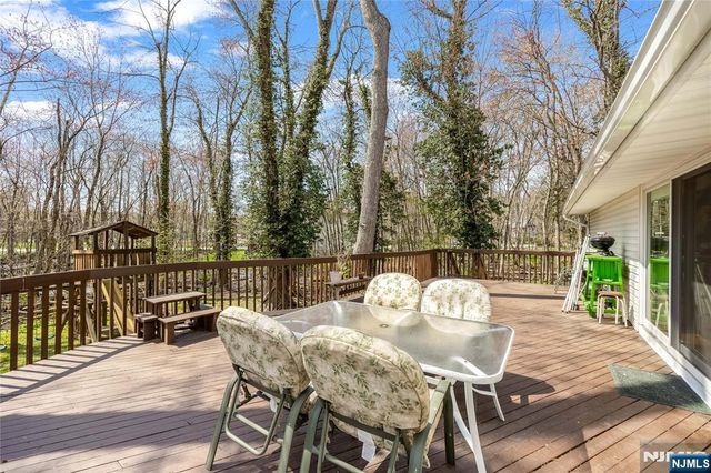 11 Sunset Road, Demarest, NJ 07627