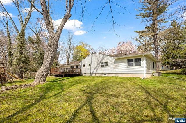 11 Sunset Road, Demarest, NJ 07627