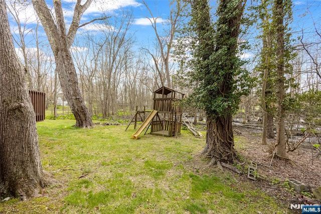 11 Sunset Road, Demarest, NJ 07627