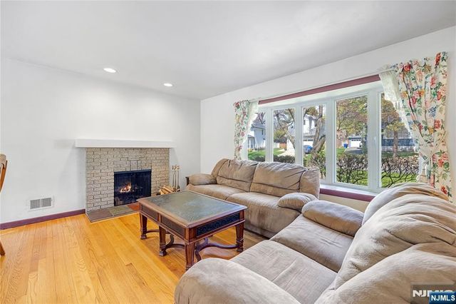 11 Sunset Road, Demarest, NJ 07627