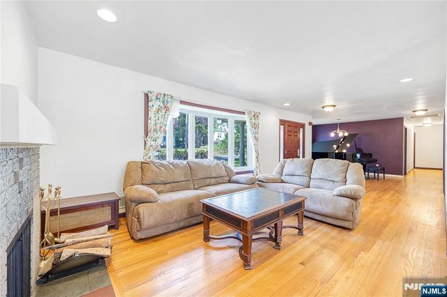 11 Sunset Road, Demarest, NJ 07627