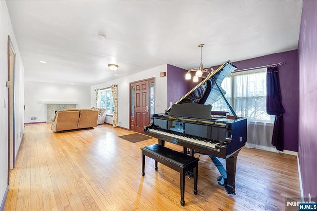 11 Sunset Road, Demarest, NJ 07627