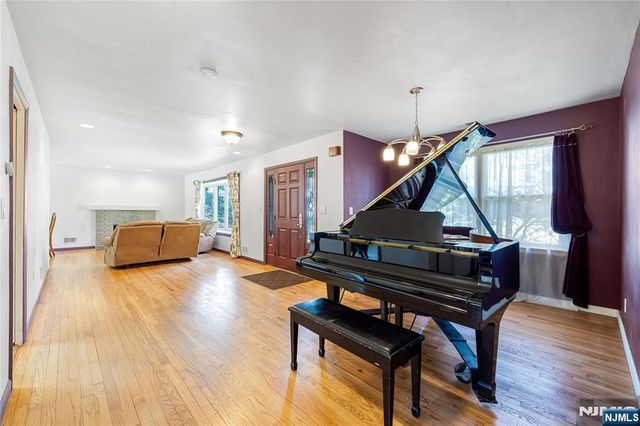 11 Sunset Road, Demarest, NJ 07627