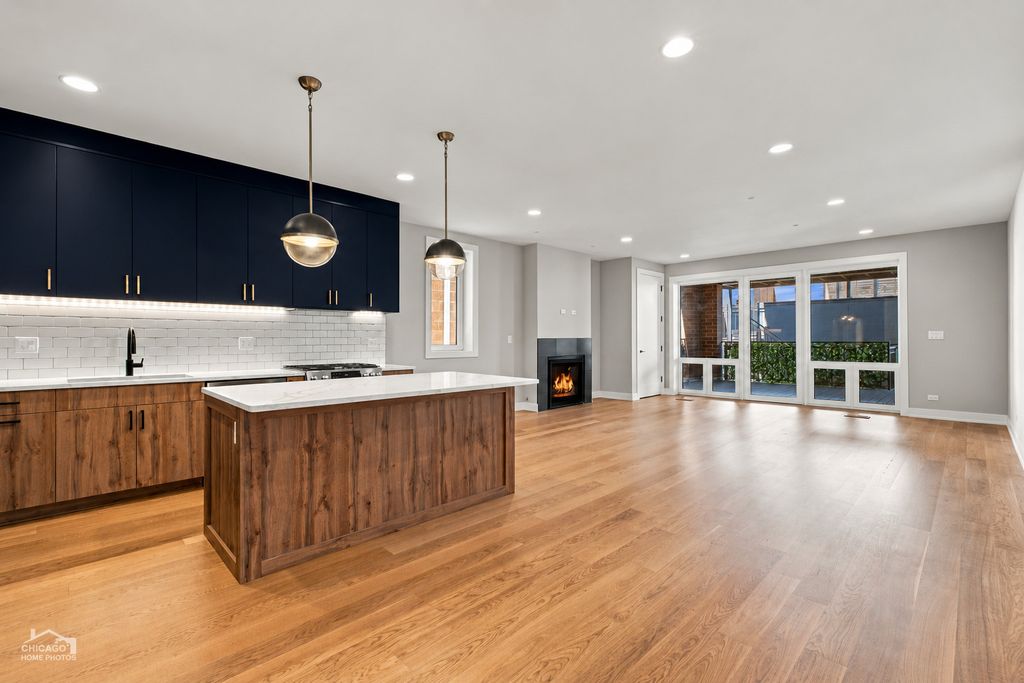 2448 W Diversey Avenue 1, Chicago, IL 60647 — photo 2