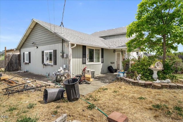 6950 Pico Drive, Medford, OR 97502