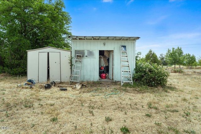 6950 Pico Drive, Medford, OR 97502